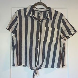 Tie front short sleeve top